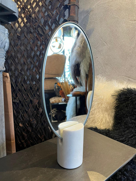 Oval mirror with base